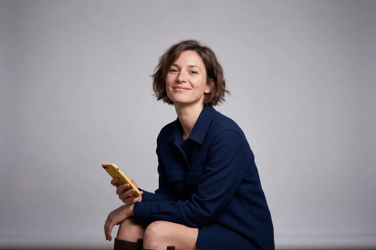 Woman sitting with a phone in her hand